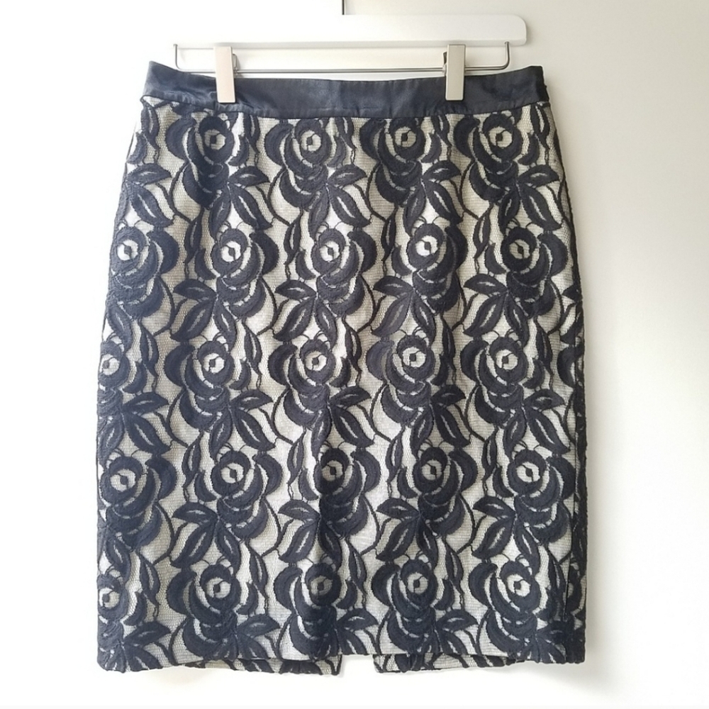 ANN TAYLOR | Black Foral Lace Pencil skirt size 8P